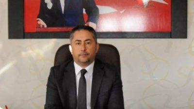 Gülağaç'ta çocuklar ve aileleri, "Ailemle Okuyorum" projesi kapsamında birlikte kitap