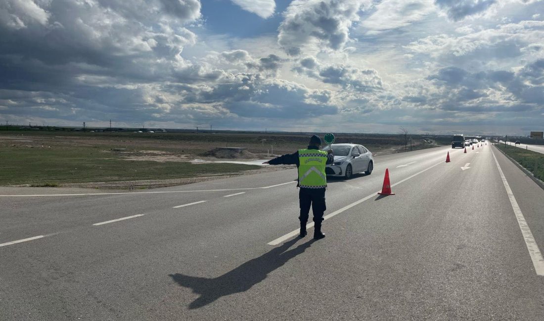 Sultanhanı Kaymakamlığı İlçe Jandarma Komutanlığı ekipleri, bayram tatili dönüşünde yoğunluk