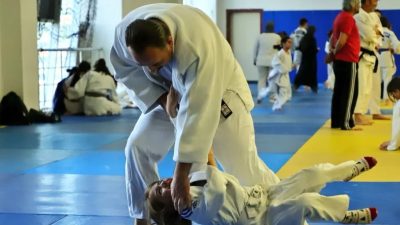 Aksaray’da aile bağlarını güçlendiren ve spor alışkanlığını yaygınlaştırmayı hedefleyen “Mahallem