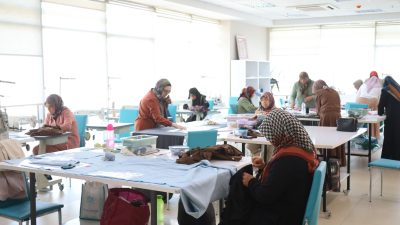 Aksaray Belediyesi Kadın Aktivite Merkezleri, kadınlara meslek kazandırarak onların ekonomik