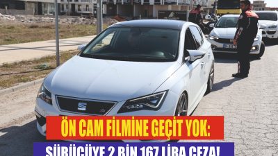 Aksaray’da trafik ekiplerinin gerçekleştirdiği denetimlerde, aracının ön camında film bulunan