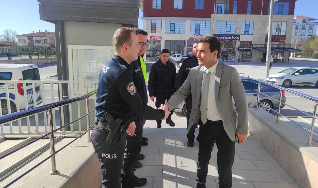 Eskil Kaymakamı Fuat Yurddaş, Ramazan Bayramı dolayısıyla görevleri başında bulunan