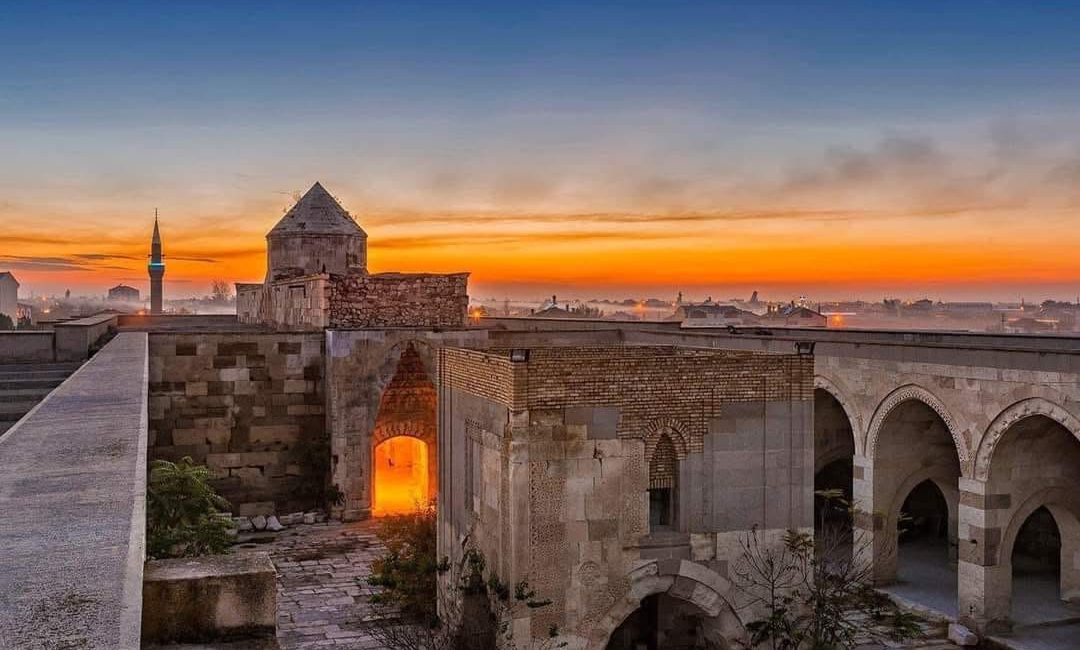 Aksaray Belediyesi, şehrin tarihi ve kültürel zenginliklerini tanıtmaya devam ediyor.
