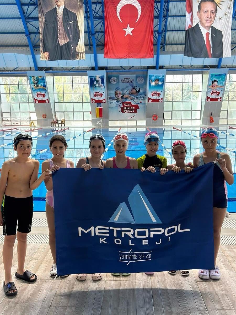 Metropol Koleji öğrencileri, yüzme branşında elde ettikleri büyük başarılarla adeta
