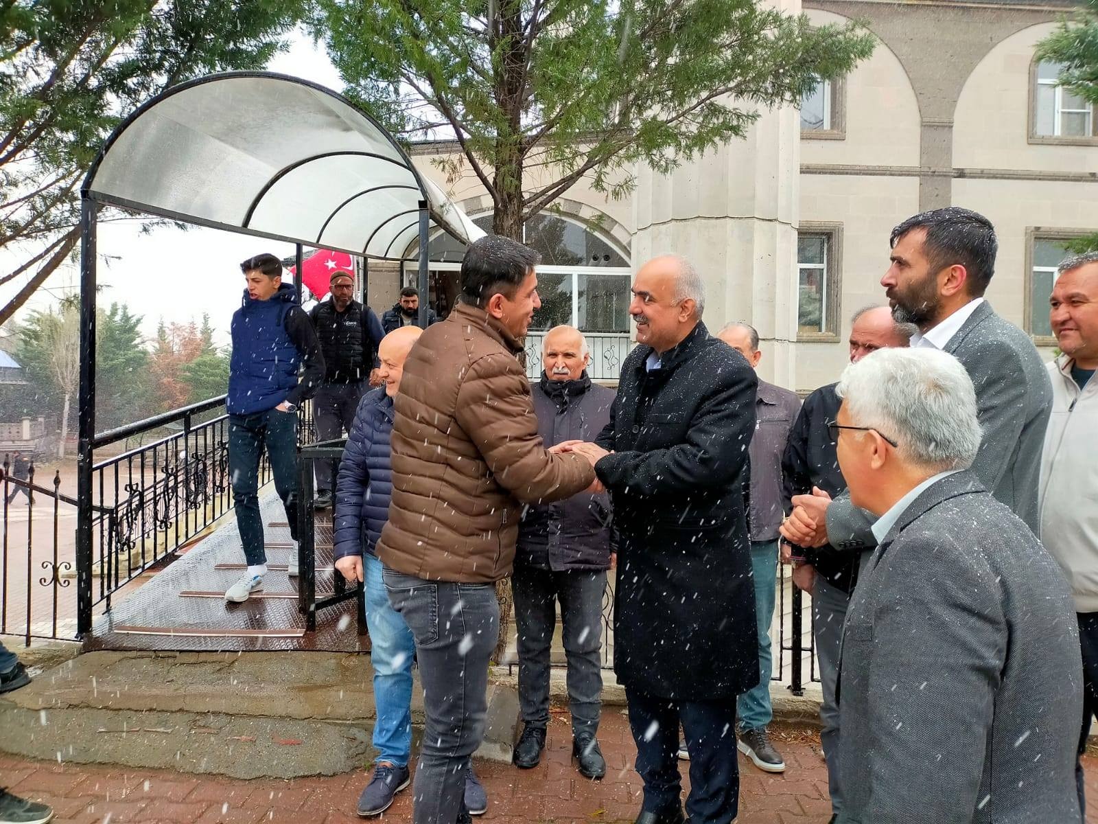 MHP heyeti vatandaşların taleplerini dinledi 