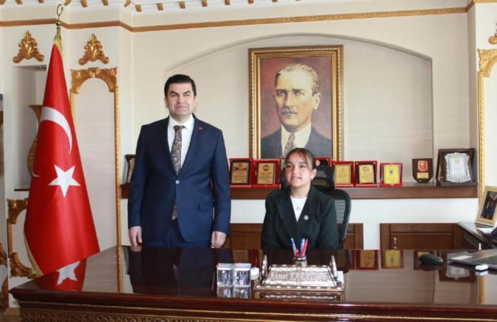 23 Nisan’da kaymakamlık koltuğu minik Zeynep’e emanet