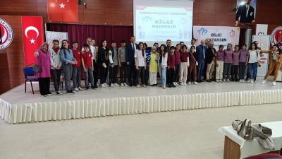 Ortaköy’de düzenlenen ortaokullar arası bilgi yarışmasında birinci olan Osman Apaçık