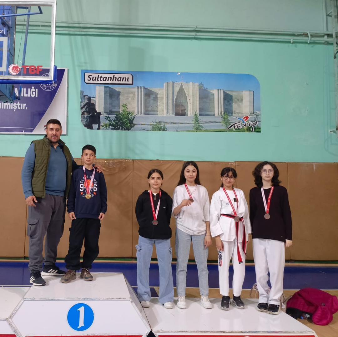 Ortaköy’ün yıldız sporcuları ANALİG tekvando müsabakalarında parladı