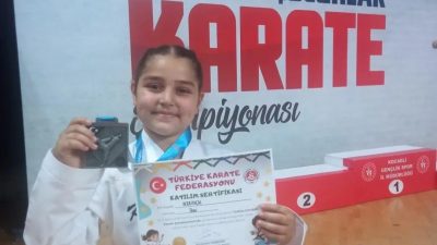 Aksaray'ın 4-B sınıfı öğrencisi Afra Paçal, Kocaeli'nde düzenlenen Türkiye Çocuklar