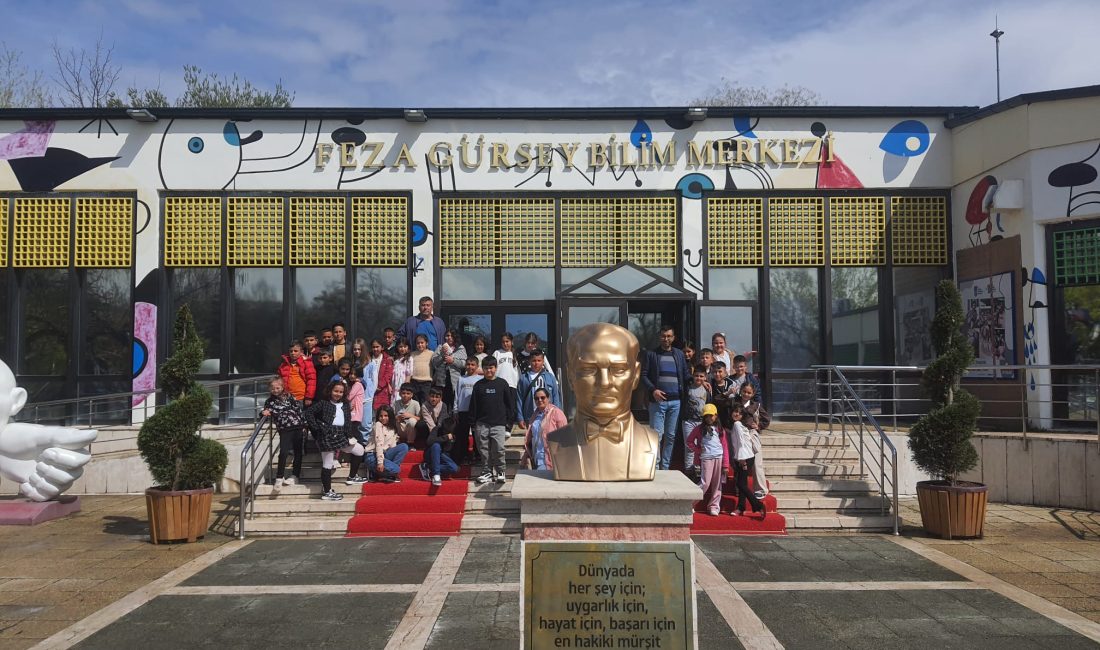 Sarıyahşi ilçesindeki Şehit Vedat Büyüköztaş İlkokulu ve Fatih Ortaokulu öğrencileri