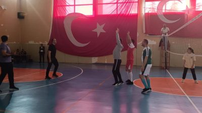Sarıyahşi Kaymakamlığı tarafından düzenlenen Kurumlararası Voleybol Turnuvası’nda ikinci maçına çıkan