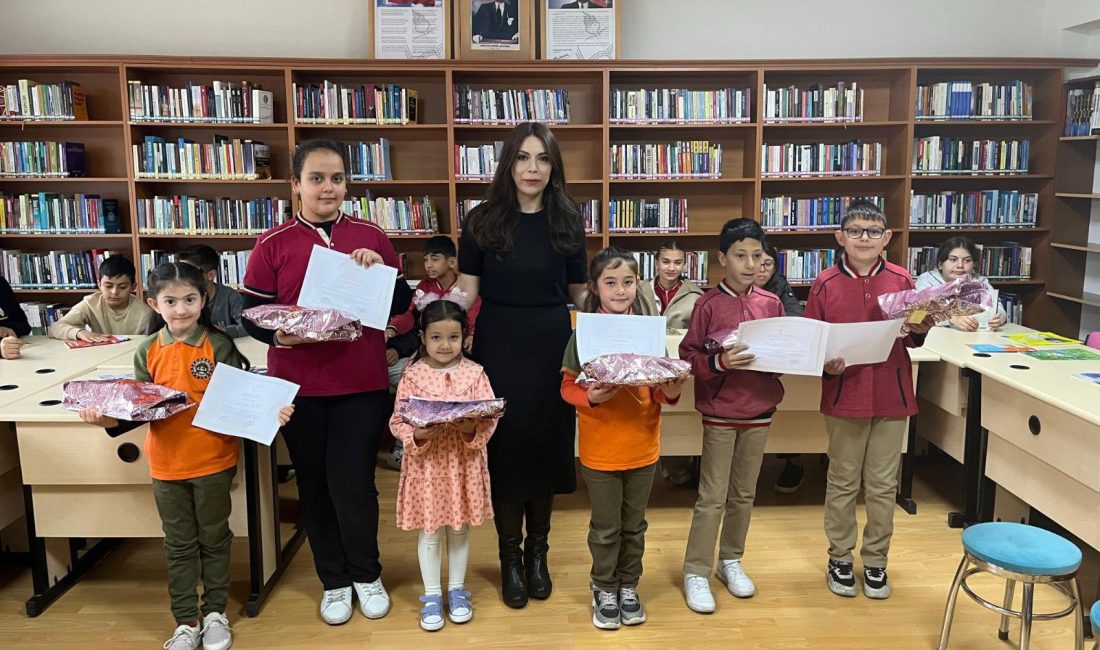 Sarıyahşi Kaymakamı Miyase Demirkoparan, 61. Kütüphane Haftası etkinlikleri kapsamında İlçe