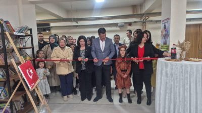 Aksaray’da Emlak Kredi İlkokulu öğrencisi Aden Tunçer, okulunda açtığı ilk