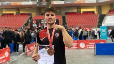 Aksaray Kanber Demir Anadolu Lisesi öğrencisi Yiğit Osman Kürlek, Bilek