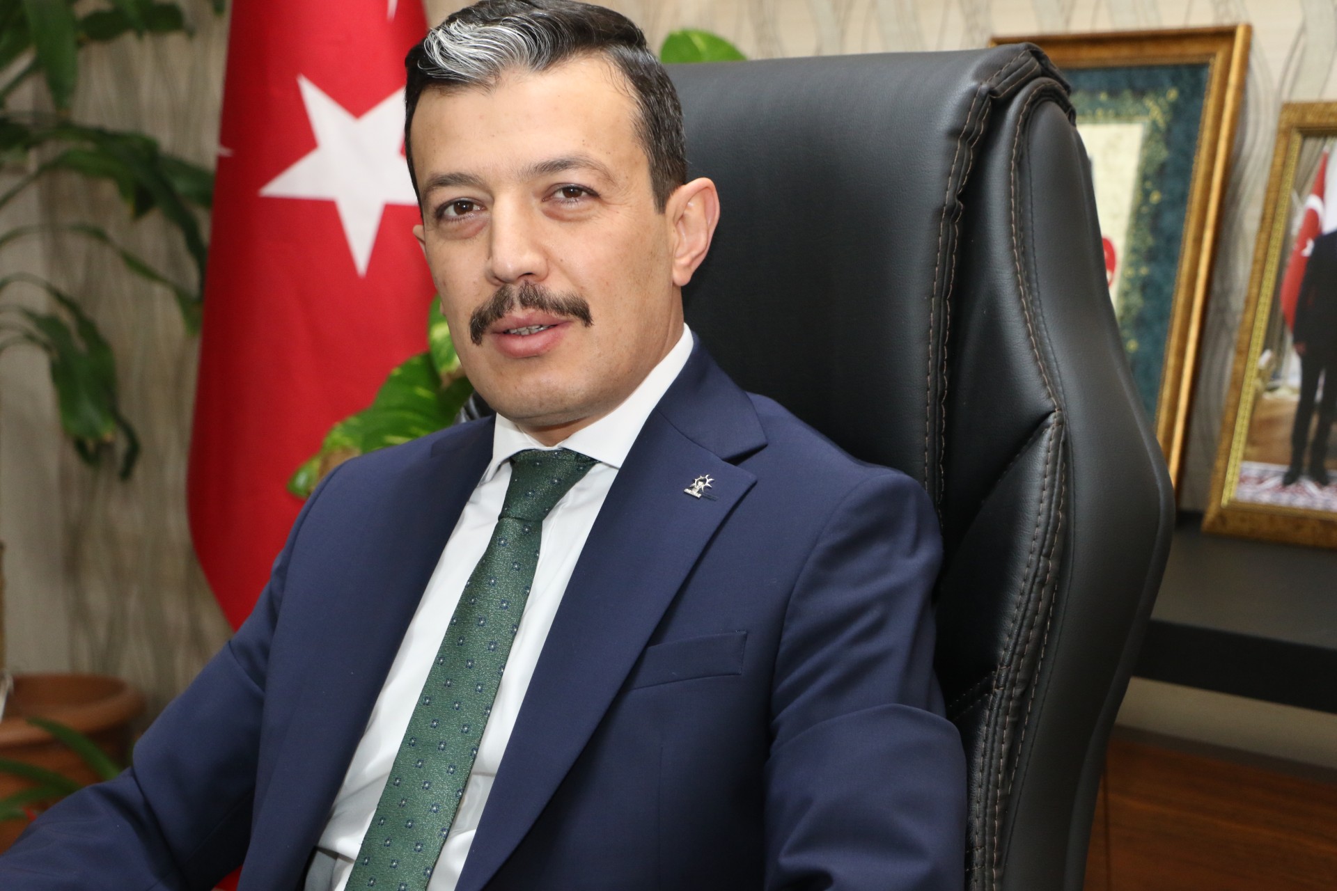 Aktürk; “Avukatlar, bireyin toplumla ilişkilerinin dengelenmesinde önemli bir rol de üstlenmektedirler”