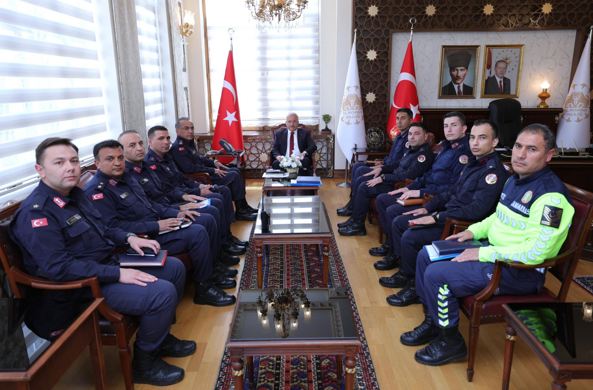 Vali Kumbuzoğlu, İl Jandarma Komutanlarıyla buluştu: Güvenlik tedbirleri masada