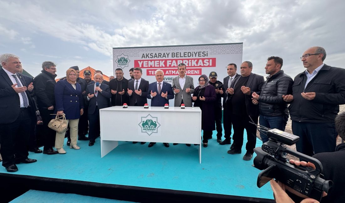 Aksaray’da sosyal belediyeciliğe dev yatırım: 35 bin kişilik yemek fabrikasının temeli atıldı Aksaray Belediyesi, ihtiyaç sahibi vatandaşların yemek ihtiyacını karşılamak ve halka