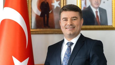Annelerin toplumun temel taşı olduğunu vurgulayan Başkan Dinçer; sevgi, fedakârlık