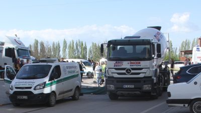 Konya’nın Beyşehir ilçesinde yolun karşısına geçmek isterken hazır beton mikserinin