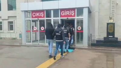 Niğde’de uyuşturucu operasyonlarında gözaltına alınan 6 zanlıdan 4’ü tutuklandı. Valilikten