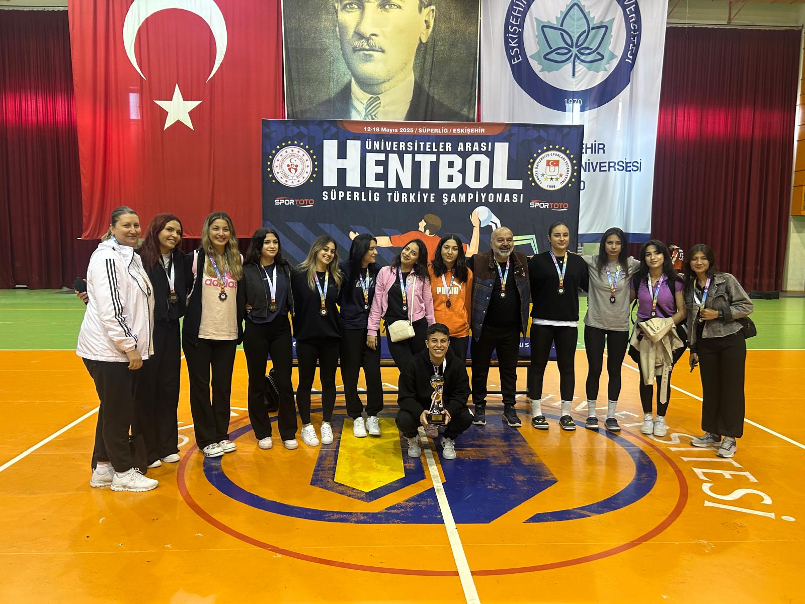 ASÜ Hentbol Takımlarından şampiyonada çifte başarı