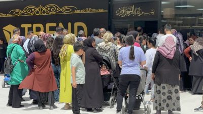Aksaray’da Trendyol Dünyası açılışında alışveriş izdihamı