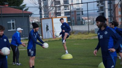 Nesine 2. Lig’de yükselme umutlarını Play-Off’a bırakan Motolux 68 Aksarayspor,