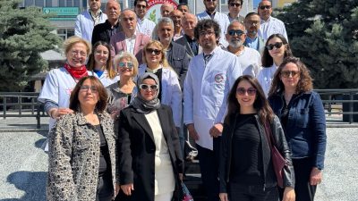 Aksaray’da 14 Mayıs Eczacılar Günü dolayısıyla Atatürk Anıtı önünde anlamlı