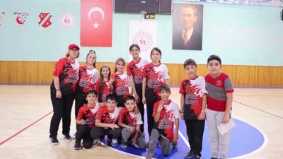 Aksaray’da okullar arası oynanan TOMBİK müsabakalarında Kılıçaslan İlkokulu 4/H Sınıfı