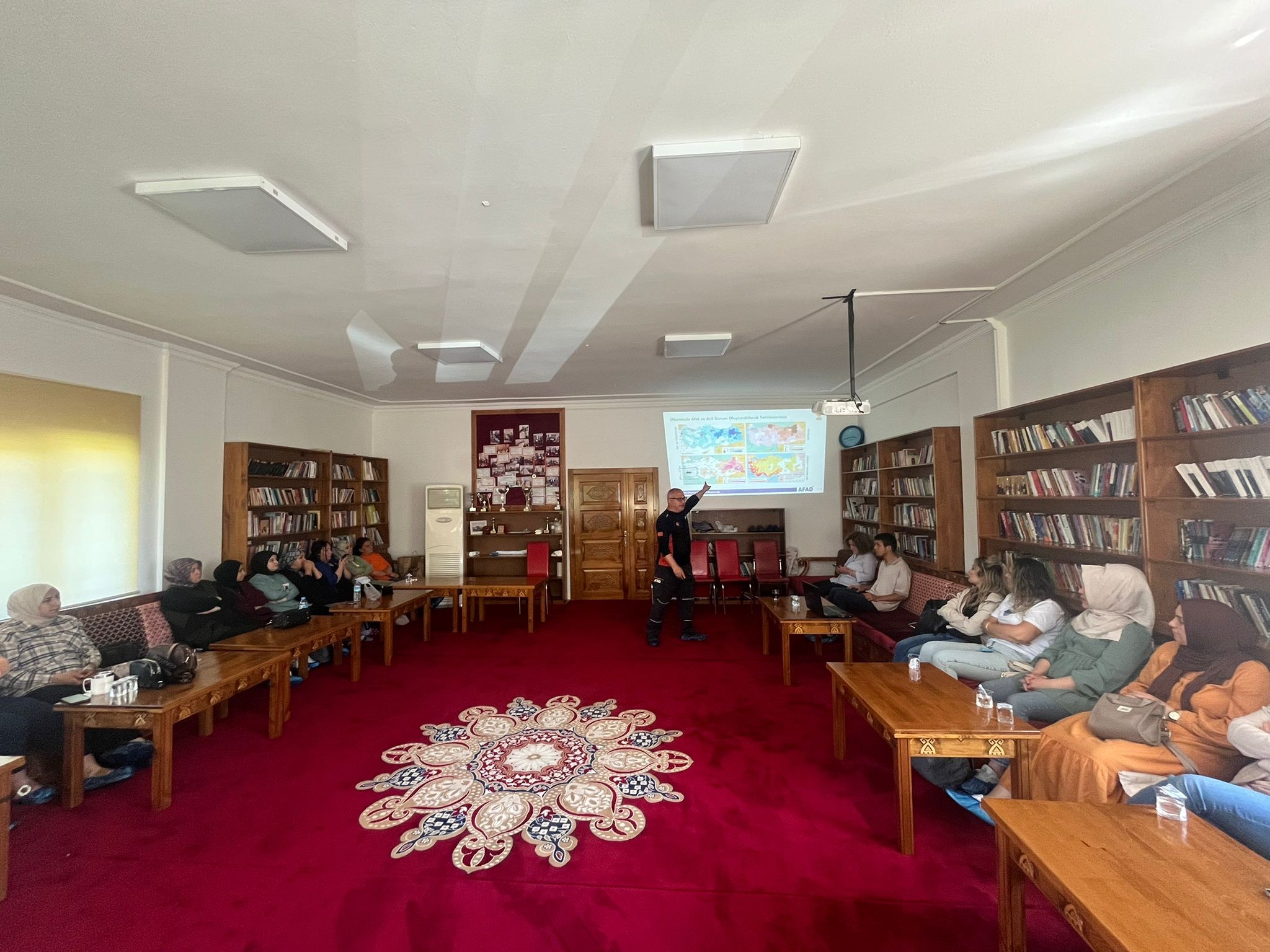 AFAD eğitmenleri tarafından Aile ve Sosyal Hizmetler İl Müdürlüğü Çocuk