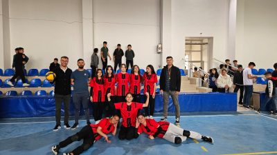 Ağaçören’de düzenlenen Liseler Arası Voleybol Turnuvası’nda Atatürk Ortaokulu Kız Voleybol