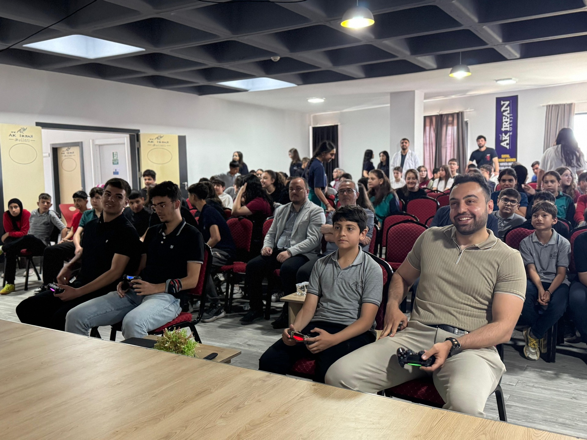 Ak İrfan Koleji’nde düzenlenen geleneksel FIFA Turnuvası’nın finalleri büyük bir
