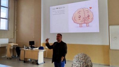 Aksaray Üniversitesi Tıp Fakültesi’nde gerçekleştirilen panel dersinde, aşkın bilimsel yönü
