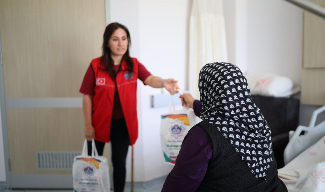 Aksaray Belediyesi, Aksaray Eğitim ve Araştırma Hastanesi'nde tedavi gören vatandaşları