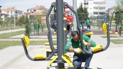 Aksaray Belediyesi, Şifahane Mahallesi’nde bulunan parkta kapsamlı bir yenileme çalışması