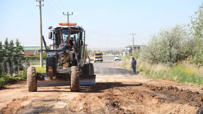 Aksaray Belediyesi, Cumhuriyet Mahallesi’nde ulaşım altyapısını güçlendirmek amacıyla asfalt çalışmaları