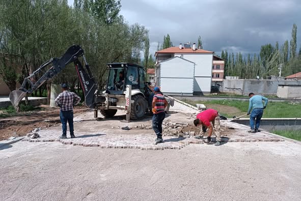 Altyapıda kararlılık: Demirci’de yol seferberliği