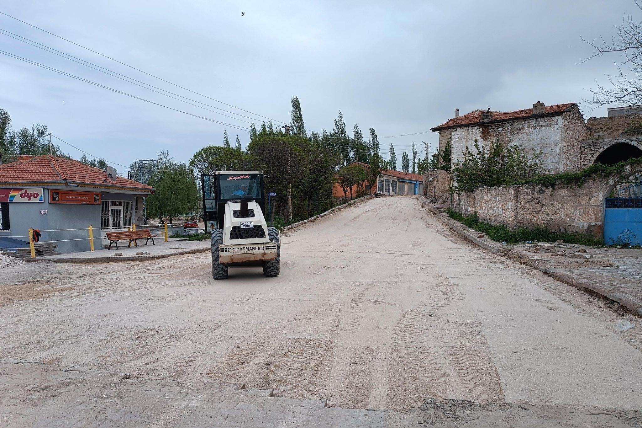 Yenipazar Mahallesi’nde yol düzenleme çalışmaları sürüyor