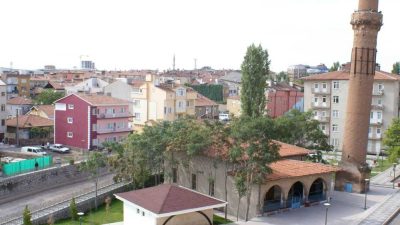 Aksaray kent merkezinde yer alan ve mimari yapısıyla dikkat çeken