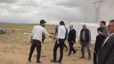 Eskil Kaymakamı Fuat Yurddaş, Zafer Mahallesi’nde mevsimlik tarım işçilerini ziyaret