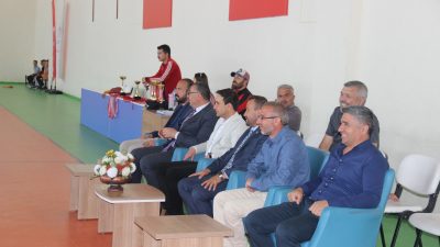 Eskil Kaymakamı Fuat Yurddaş, okullar arasında düzenlenen “Eskil Geleneksel Çocuk