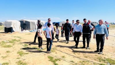 Eskil Kaymakamı Fuat Yurddaş, Muratlı Mahallesi Sekerler Yaylası’nda çalışan mevsimlik