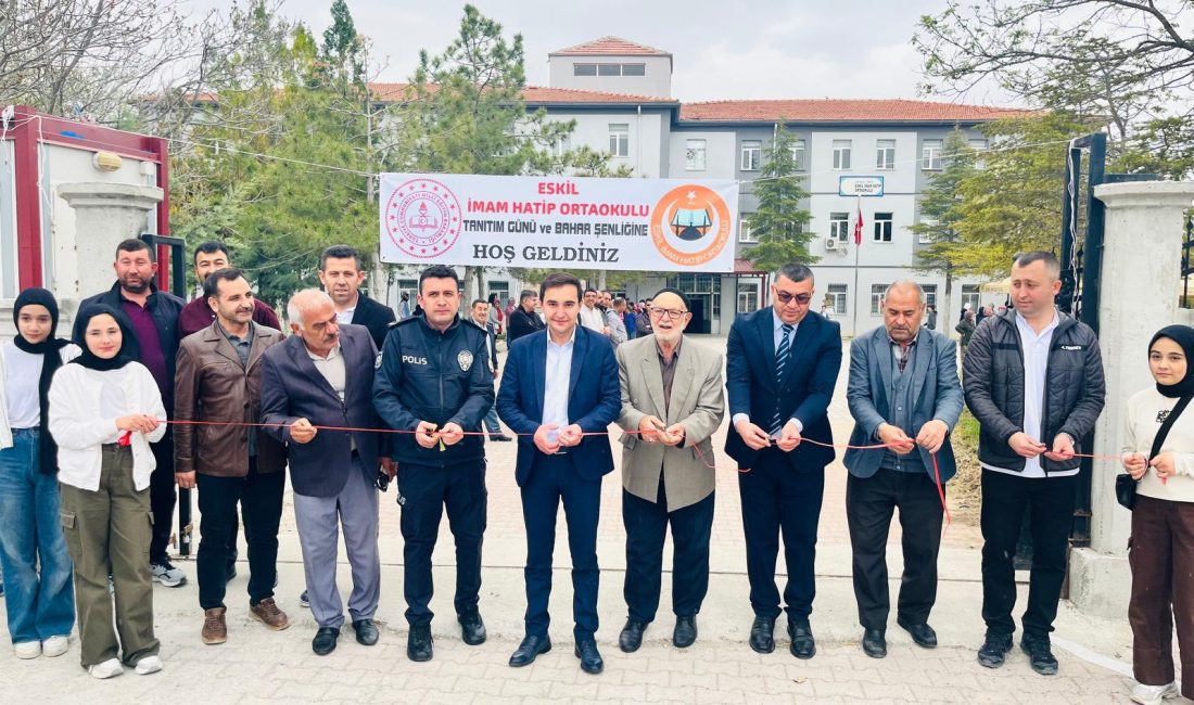 Eskil Kaymakamı Fuat Yurddaş, Eskil İmam Hatip Ortaokulu tarafından düzenlenen