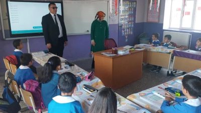 Eskil İlçe Milli Eğitim Müdürü İbrahim Kılıçer, ilçeye bağlı okulları