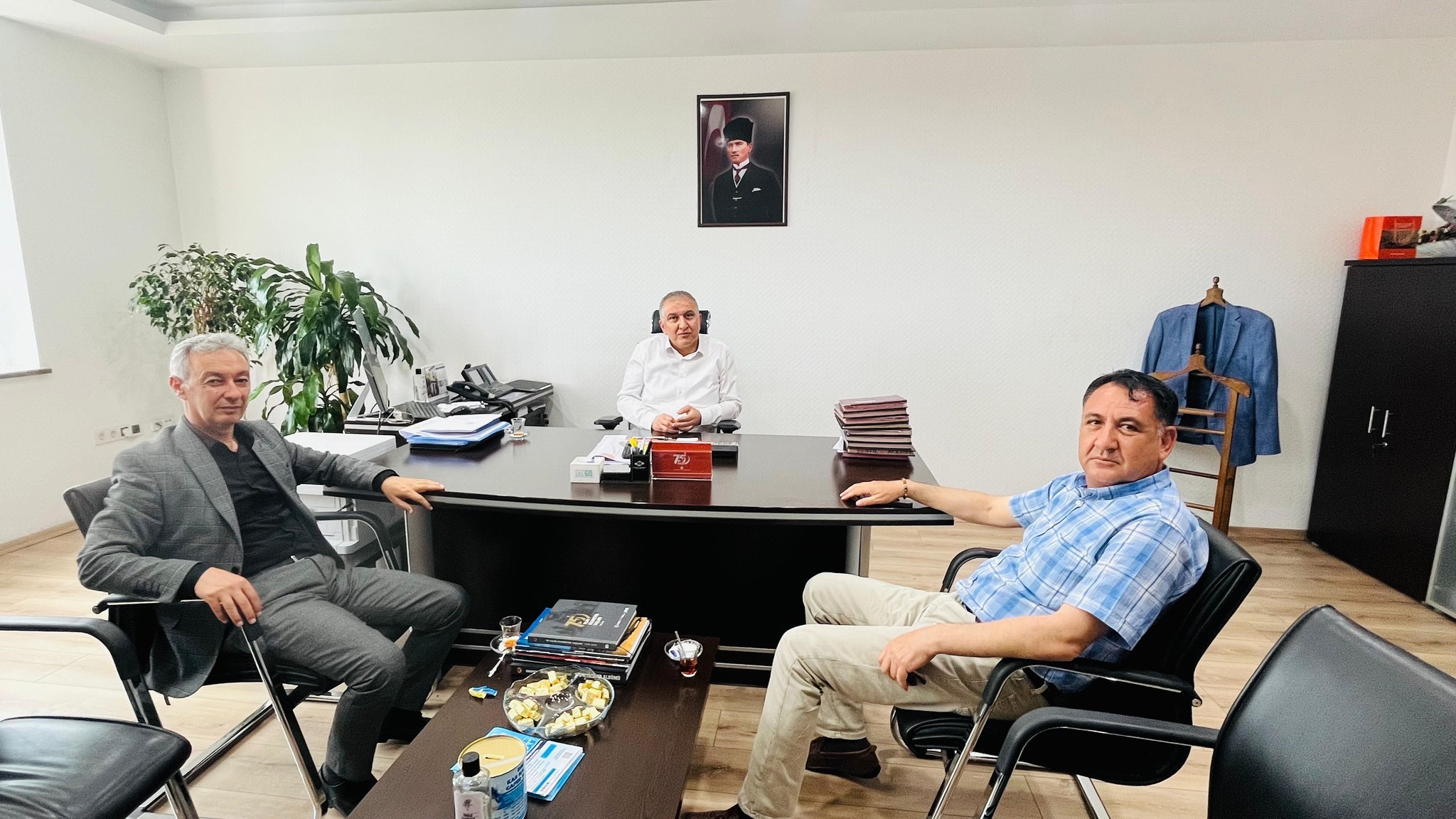 Eskil Belediye Başkanı Mustafa Zavlak, Eşmekaya Belediye Başkanı ile birlikte
