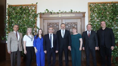 Moldova Komrat Devlet Üniversitesi Rektörü Doç. Dr. Serghei Zaharia, beraberindeki