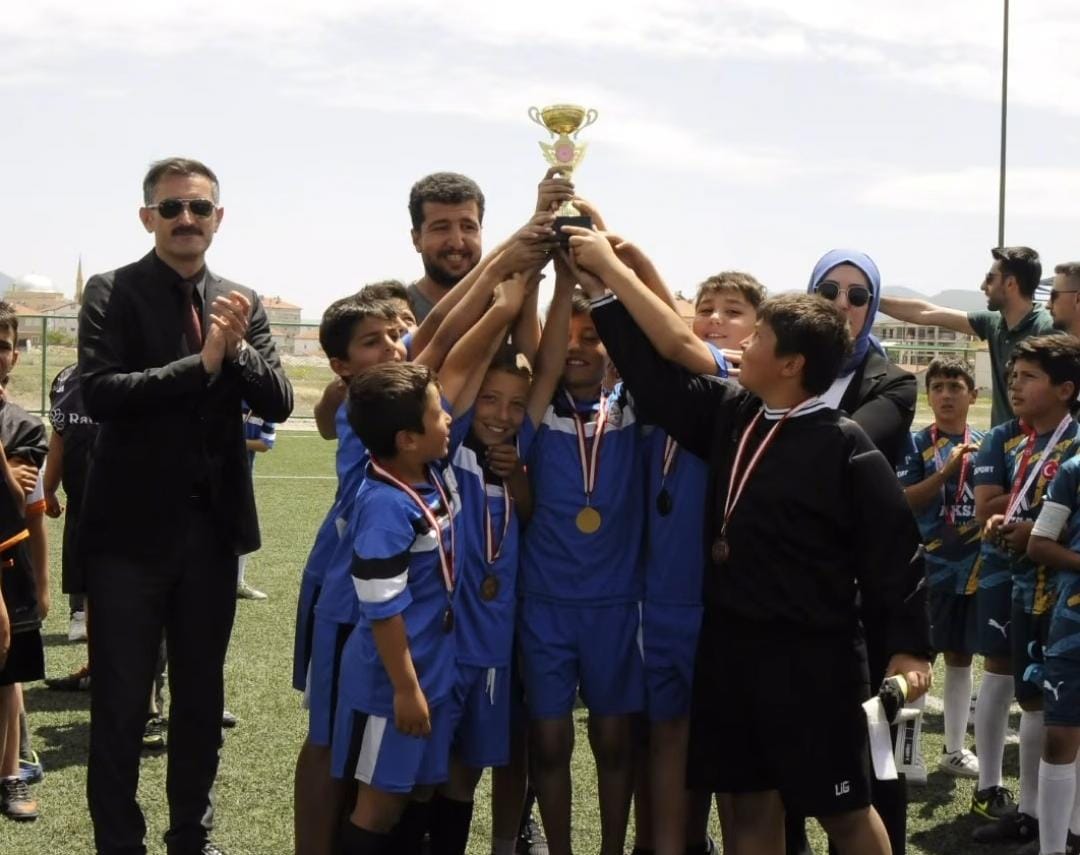 Gülağaç’ta futbol heyecanı son buldu; İşte turnuvanın birinci isimleri