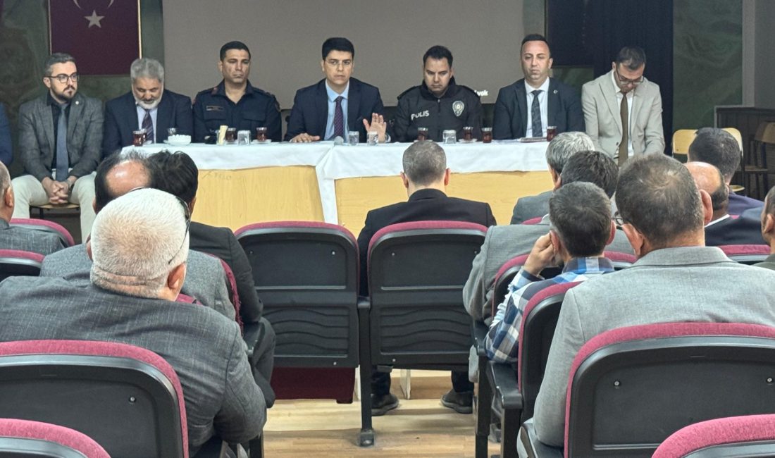 Güzelyurt Kaymakamı Muammer Yetiş, köy ve mahalle muhtarlarıyla istişare toplantısı