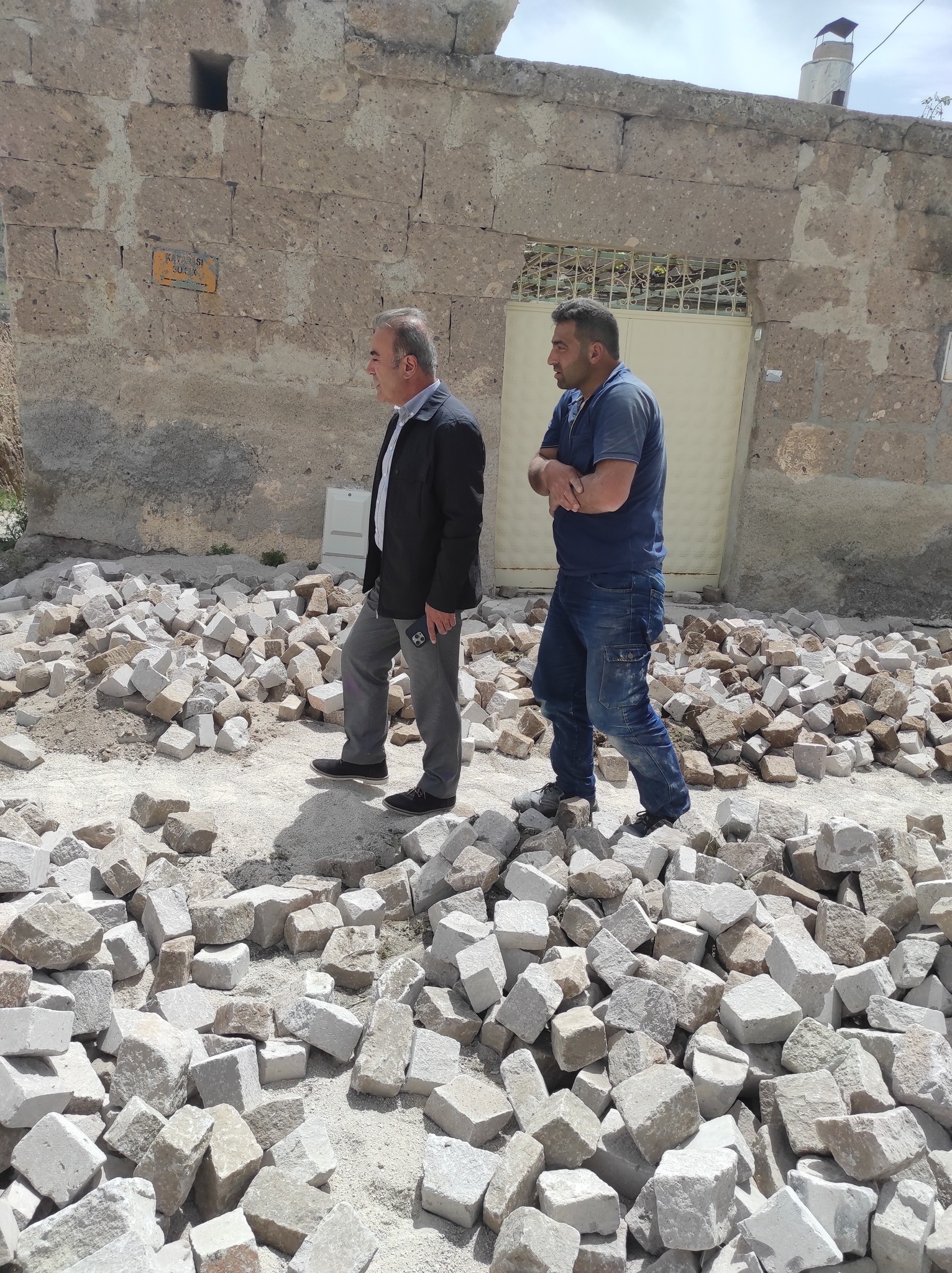 Güzelyurt Belediye Başkanı Ünal Demircioğlu, Kayabaşı Sokak’ta doğalgaz altyapı çalışmaları