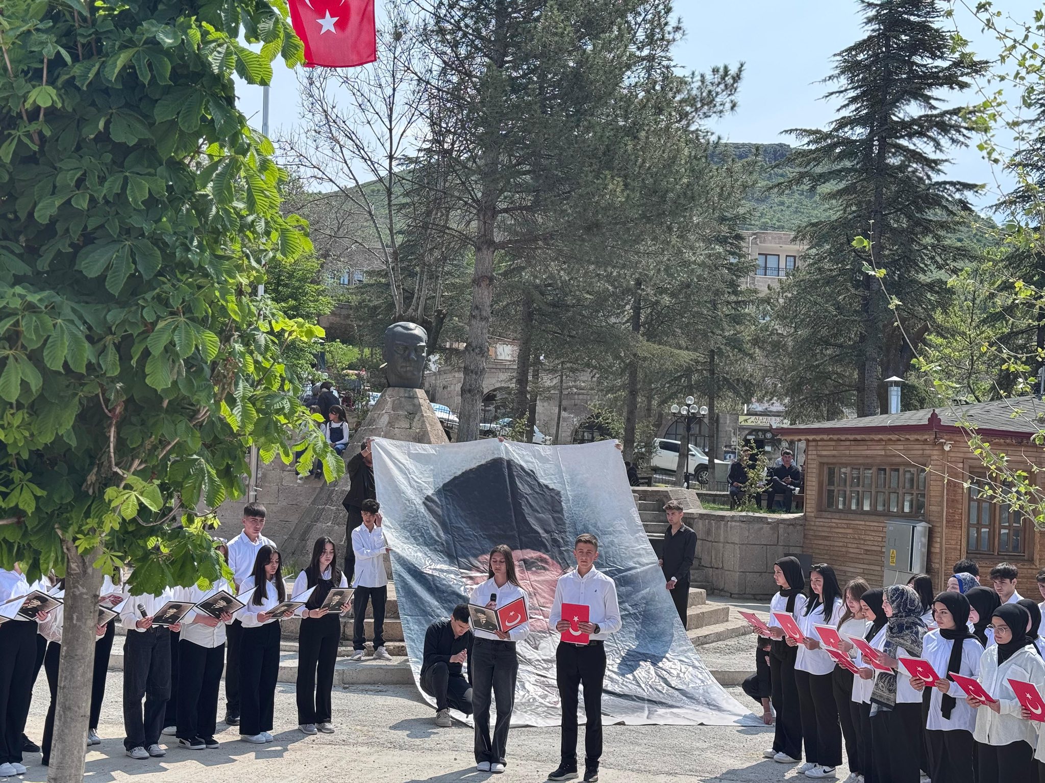 İlçelerde bayram sevinci: 19 Mayıs törenlerine yoğun ilgi